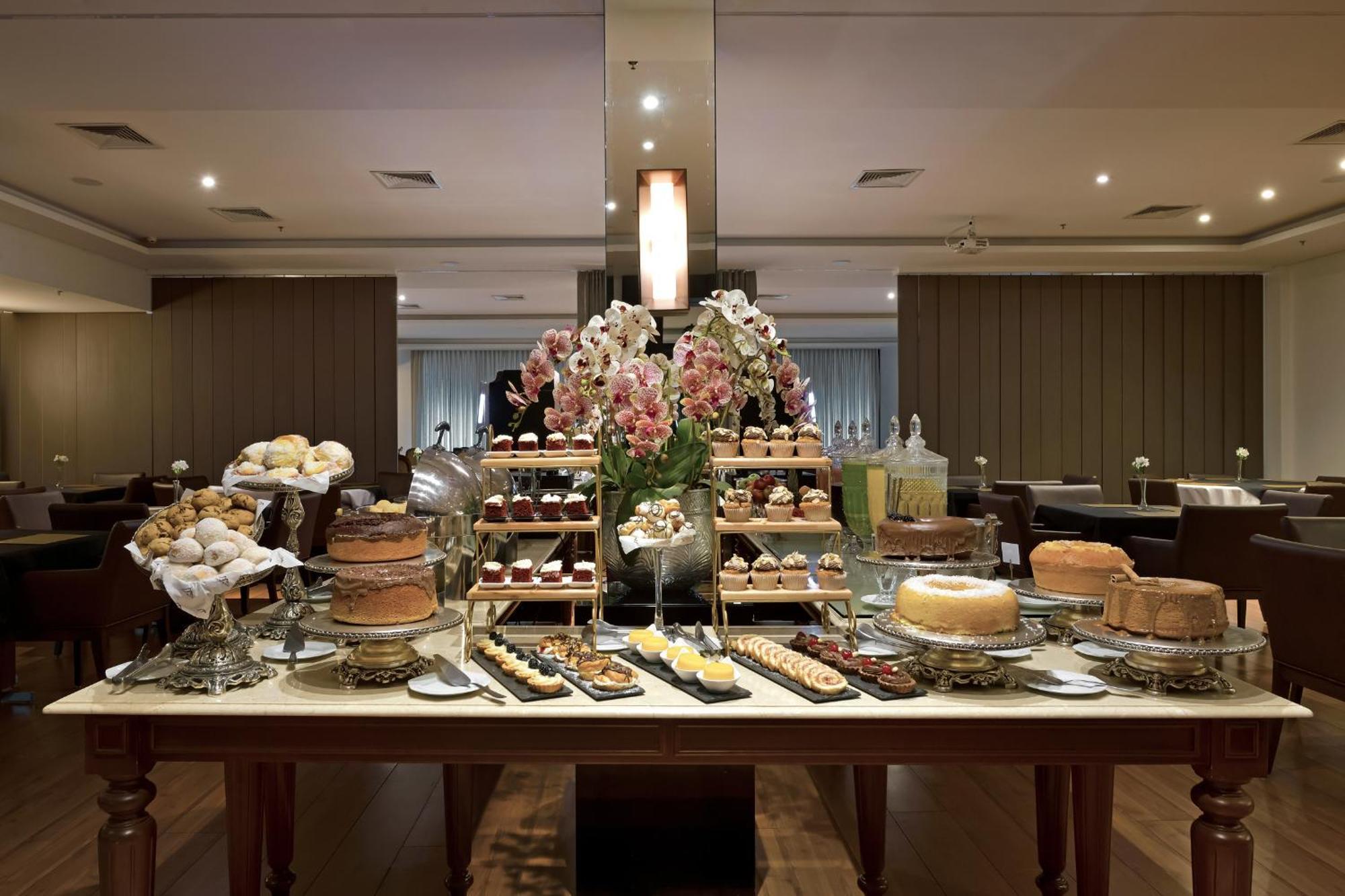 Hotel Mont Blanc Premium Ribeirão Preto Esterno foto A dessert buffet