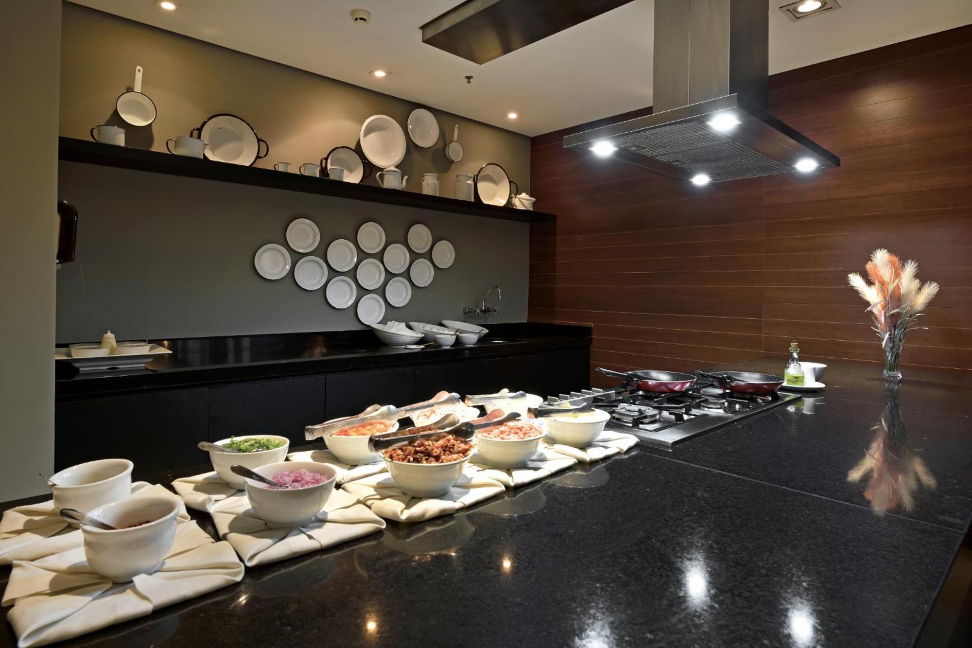 Hotel Mont Blanc Premium Ribeirão Preto Esterno foto A buffet at a hotel