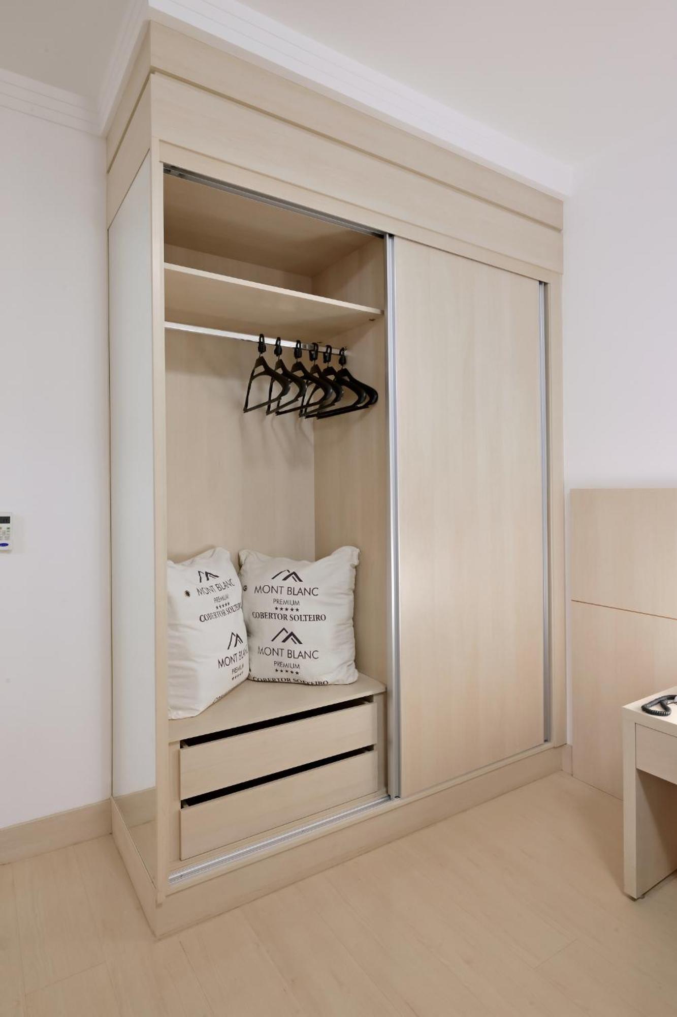 Hotel Mont Blanc Premium Ribeirão Preto Camera foto A sliding wardrobe