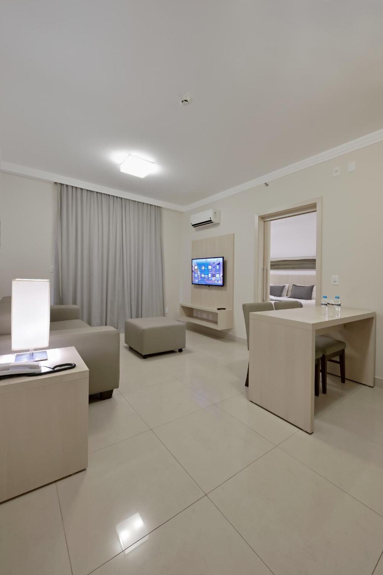 Hotel Mont Blanc Premium Ribeirão Preto Camera foto A room at the hotel
