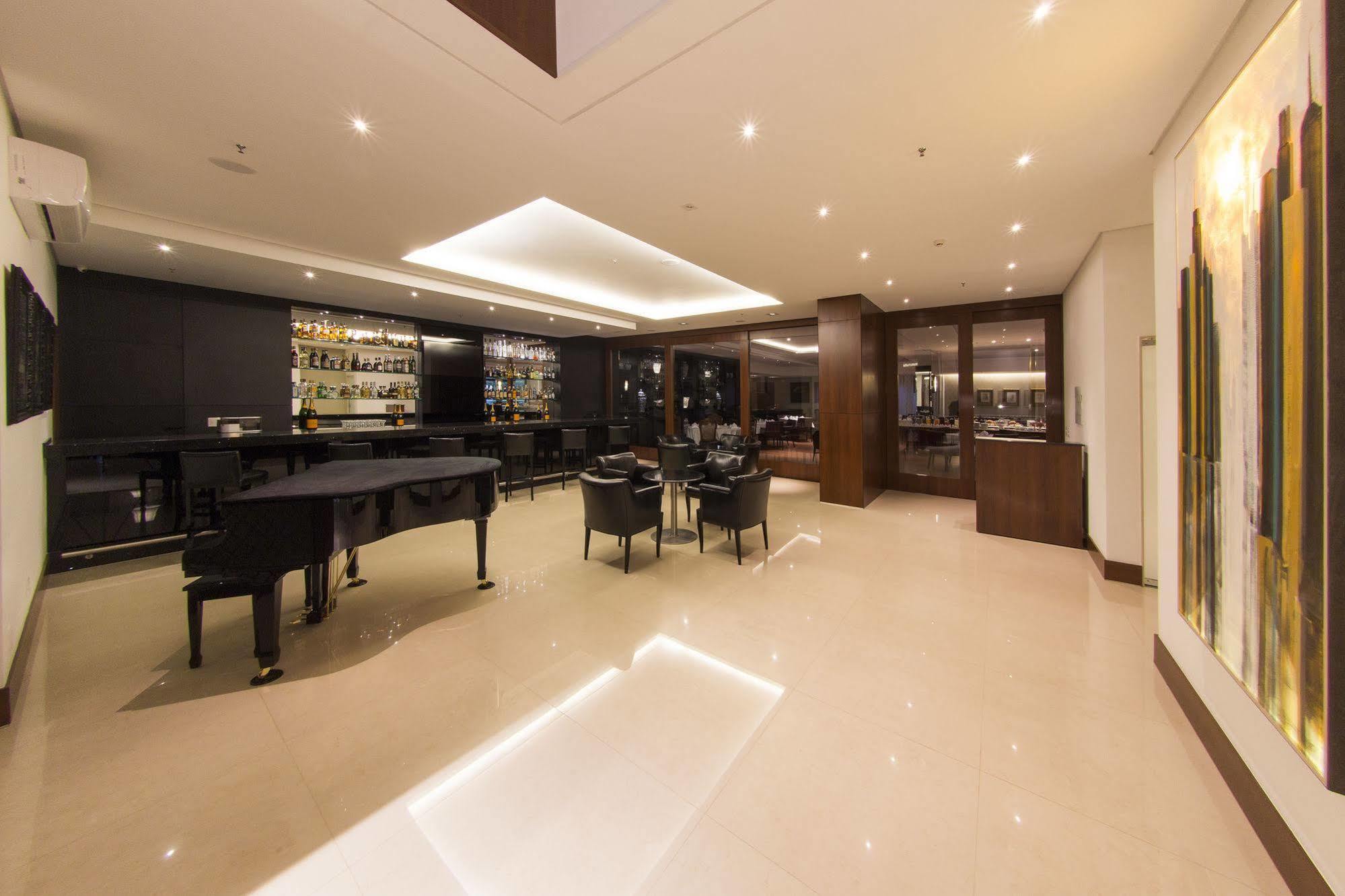Hotel Mont Blanc Premium Ribeirão Preto Esterno foto The interior of the club