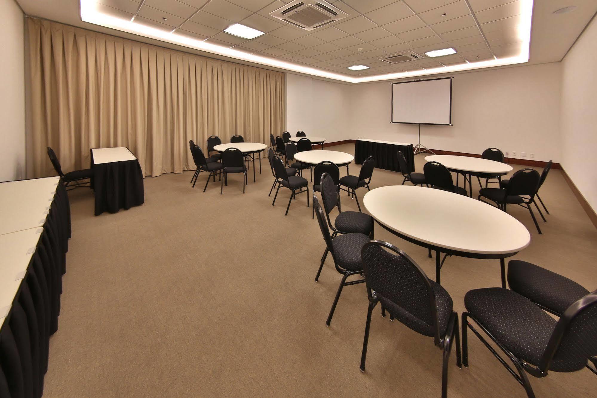 Hotel Mont Blanc Premium Ribeirão Preto Esterno foto A meeting room at the National Library of the Netherlands