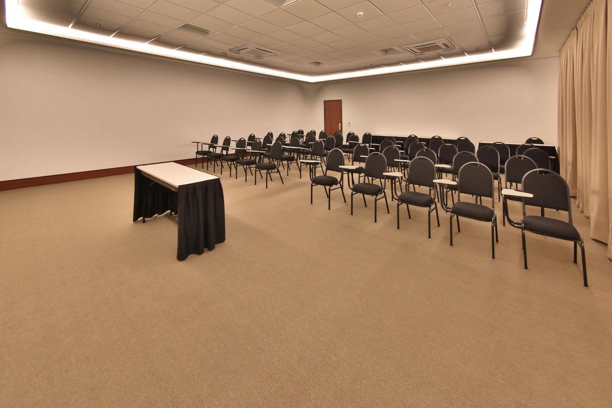 Hotel Mont Blanc Premium Ribeirão Preto Esterno foto A typical meeting room